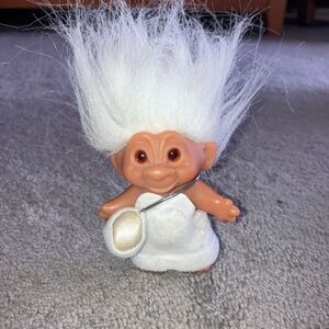2005 DAM GOOD LUCK TROLL DOLL WHITE HAIR 5” WHITE DRESS PURSE RARE